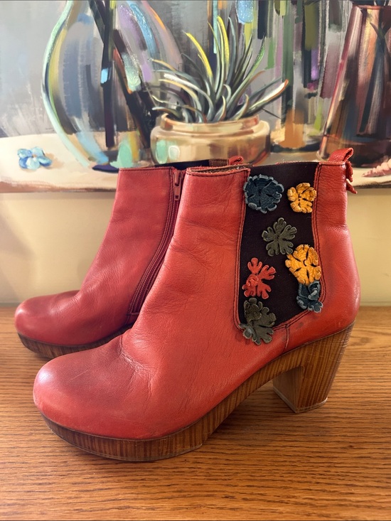 Shoes - Vintage Women’s Orange Leather Floral Accent Ankle Boots